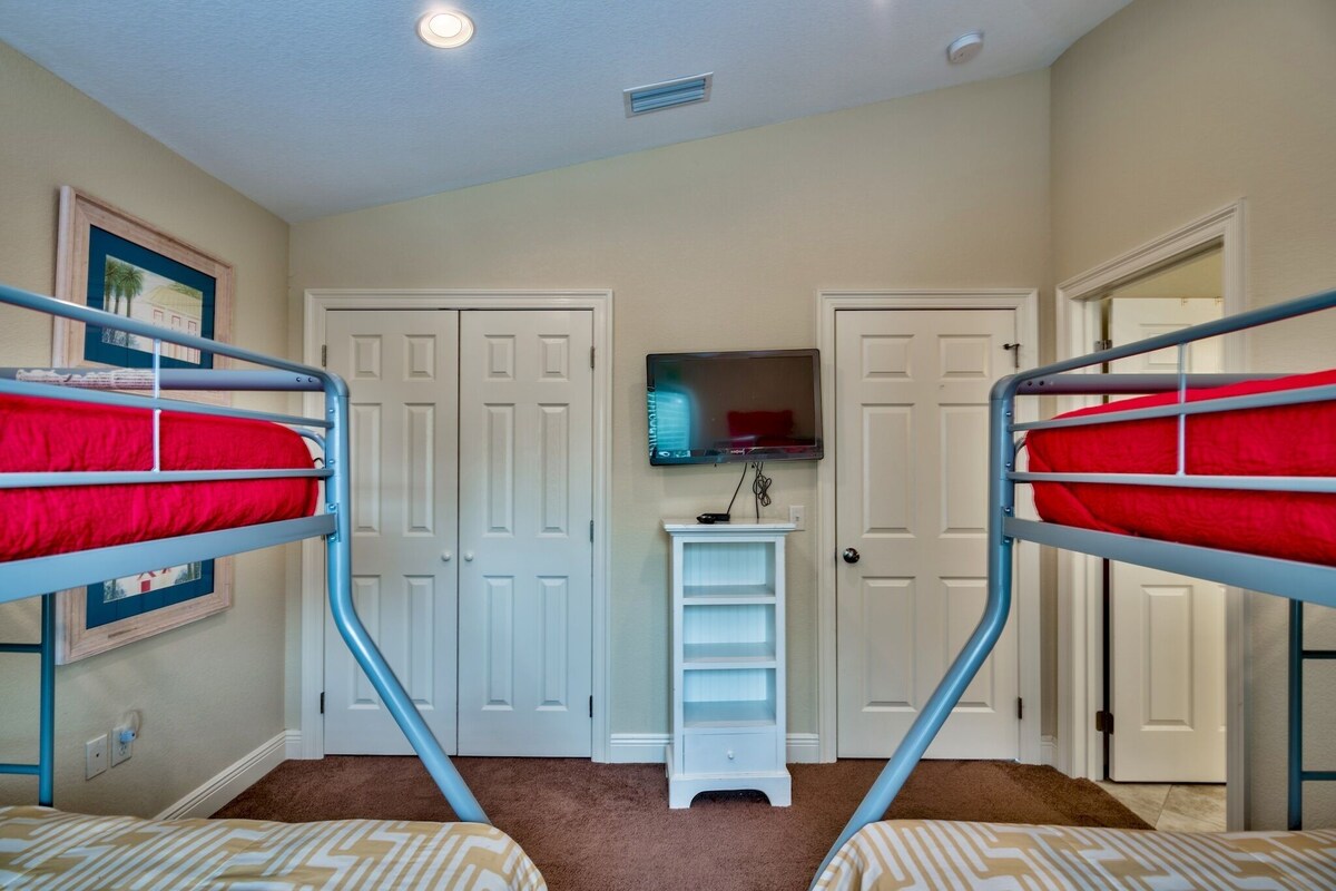 Photo 26 of 6 Bed 6 Bath with Private Heated Pool. 1 block to Beach!