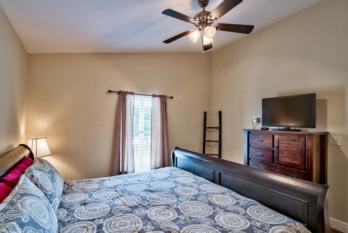 Photo 28 of 6 Bed 6 Bath with Private Heated Pool. 1 block to Beach!