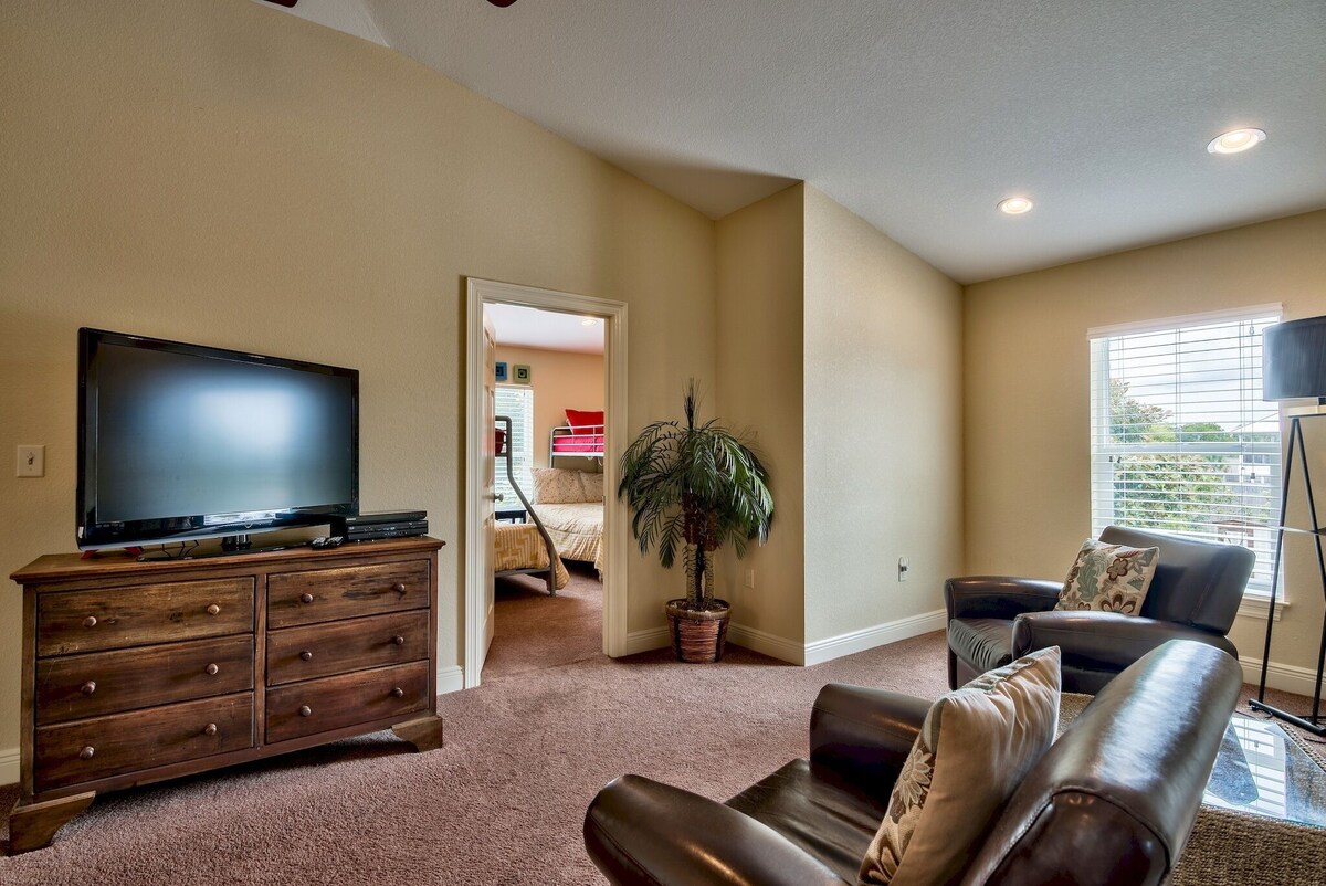 Photo 33 of 6 Bed 6 Bath with Private Heated Pool. 1 block to Beach!