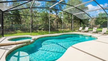 Alberca al aire libre y alberca climatizada