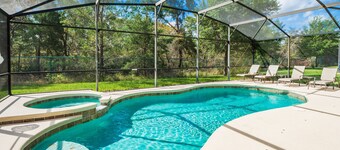 Beautiful 6 Bedroom Home, 6 Miles from Disney World, South Facing Pool