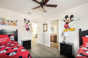 6 bedrooms, desk, iron/ironing board, travel cot