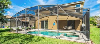 Beautiful 6 Bedroom Home, 6 Miles from Disney World, South Facing Pool