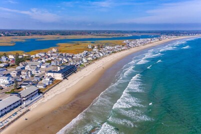 55 SECOND WALK TO WELLS BEACH/RENOVATED KITCHEN/BATH-LARGE YARD-BEACH CONVENIENT