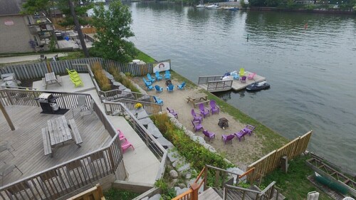 Beach1*com - Riverfront Cottage 3 - Wasaga Beach
