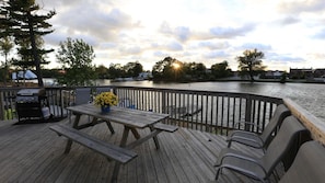 Outdoor dining - Beach1*com - Riverfront Cottage 3 - Wasaga Beach (Wasaga Beach)
