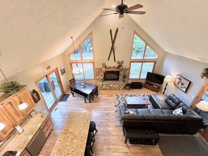 智能电视、壁炉、电子游戏 、桌上足球