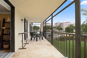 Outdoor dining - 2BR, 2BA Marco Island condo with heated pool and walk-to-beach location. (Marco Island)