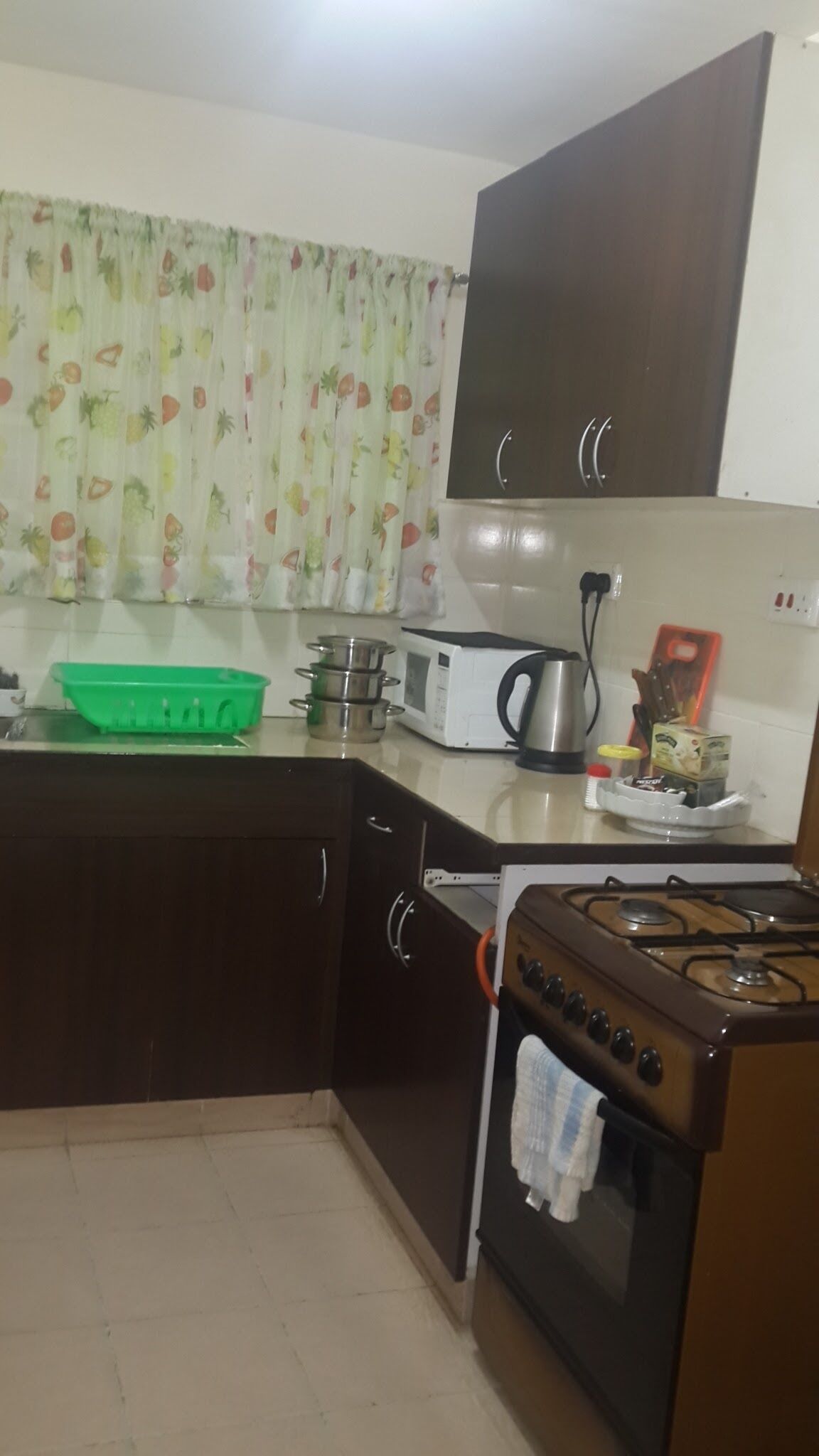 Kylskåp, mikrovågsugn, ugn och spishäll