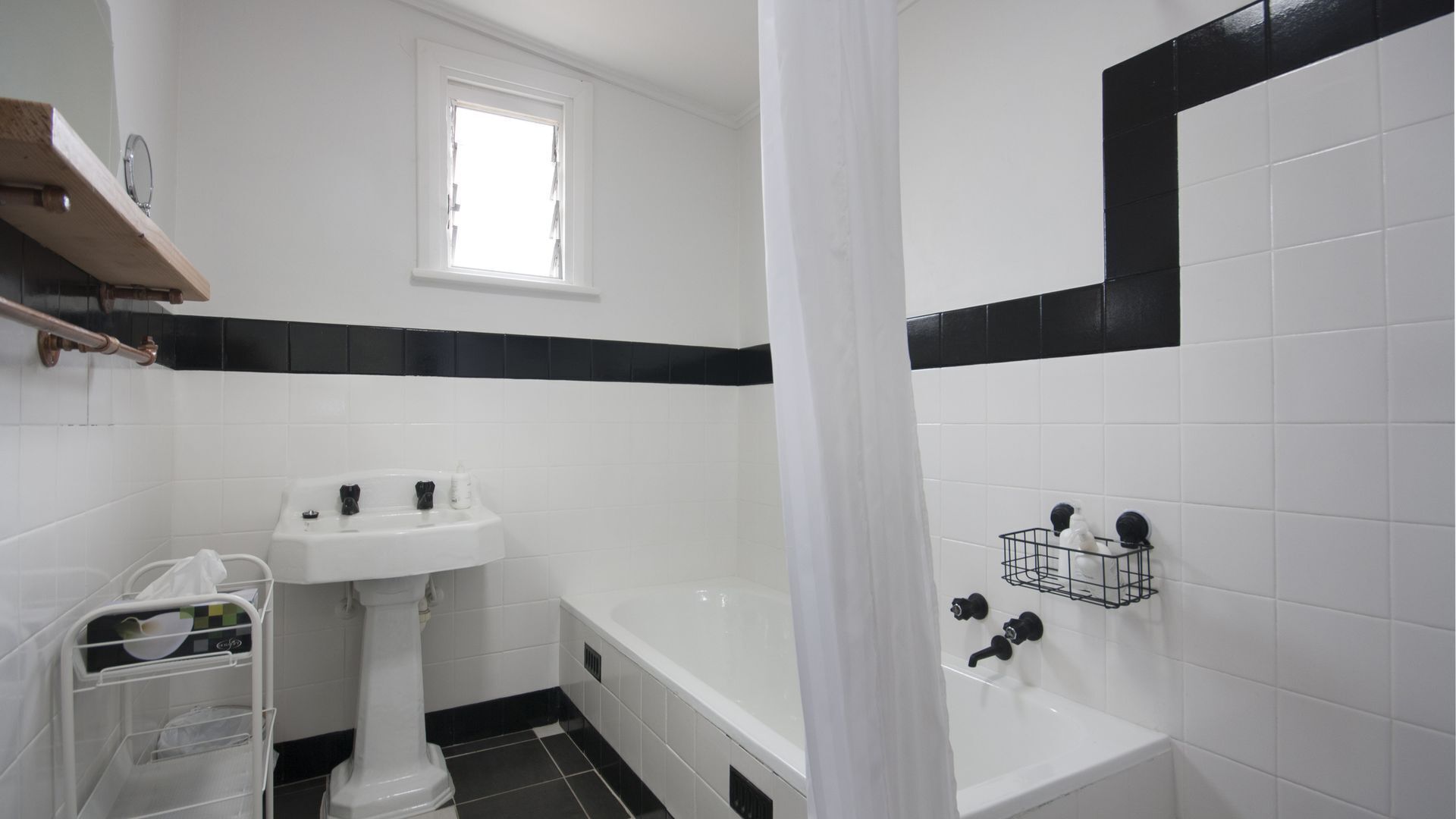 Maldon - the perfectly located beach town cottage — image 14