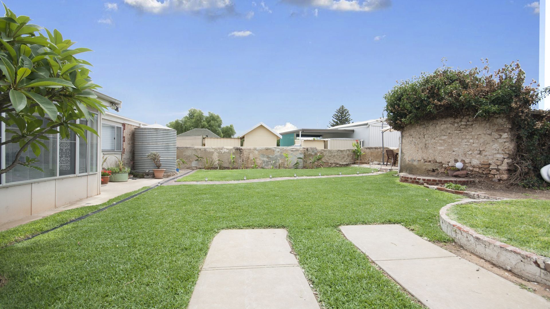 Maldon - the perfectly located beach town cottage — image 3