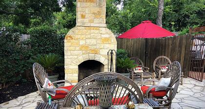 ❤️Luxury Crockett Street Retreat, hot tub and outdoor fireplace! Downtown