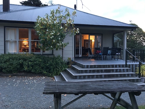 ELLSTONE farm,4km from Mba, mountain views,private,spa.Wifi.(linen extra fee)