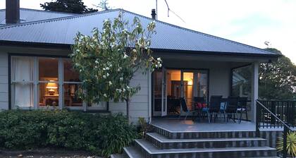 ELLSTONE farm,4km from Mba, mountain views,private,spa.Wifi.(linen extra fee)