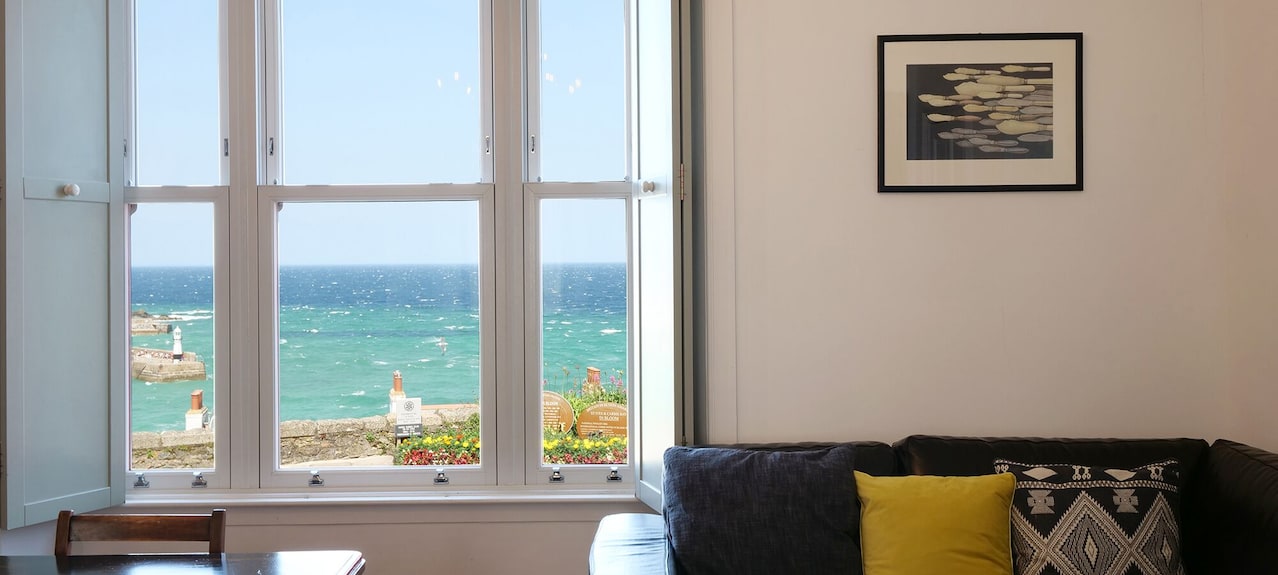 Waves End, St Ives. Amazing Views, Hot Tub & Private Parking For 2 Cars. - St Ives