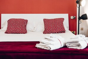1 bedroom, desk, iron/ironing board, travel crib - Family Room in centre of Naples (Napoli)