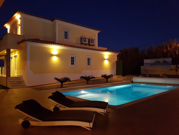 Piscina a l'aire lliure i piscina climatitzada