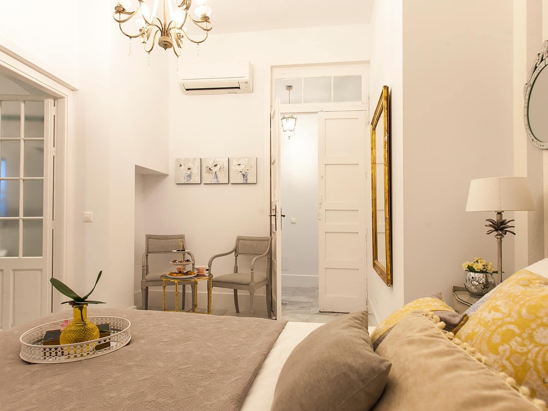 4 habitaciones, tabla de planchar con plancha, internet y ropa de cama 