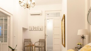 A bedroom with a bed, a bedside table, a lamp, and a chair. - Aduana Presidential Living4malaga (Málaga)