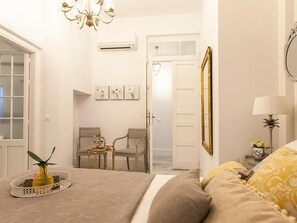 4 slaapkamers, een strijkplank/strijkijzer, internet, beddengoed