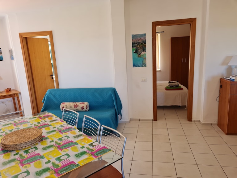 Application De Vacances Spacieuse. Avec Piscine Et Vue Imprenable Sur La Mer, Les Montagnes, Tropea - Calabre