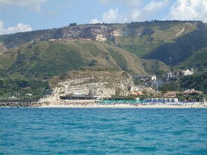 Beach nearby, beach towels - Spacious apartment with views of the sea, the mountains, Tropea and Stromboli (Parghelia)