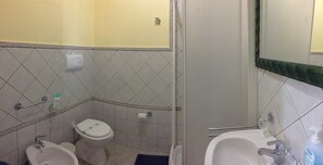 Shower, hair dryer, bidet, towels - In the center of Agrigento (Agrigento)