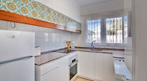 雪櫃��、焗爐、咖啡機/沖茶器、電熱水壺