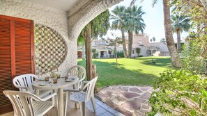 Outdoor dining - Nice apartment in the beach Las meninas (Denia)