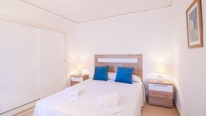 1 chambre, fer et planche à repasser, Wi-Fi gratuit, draps fournis