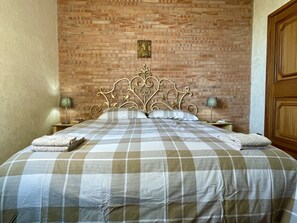 4 dormitoris, planxa i posts de planxar, wifi gratuïta i roba de llit 