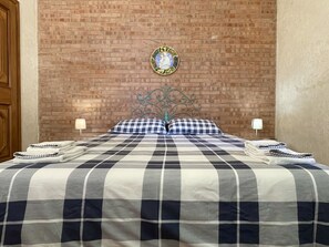 4 bedrooms, iron/ironing board, free WiFi, bed sheets