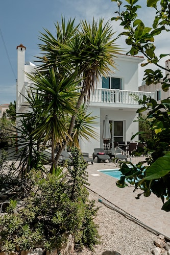 Luxury 3 bed/3 bath villa with private pool in the picturesque village of Peyia 
