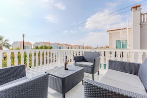 Property grounds - Luxury 3 bed/3 bath villa with private pool in the picturesque village of Peyia (peyia)