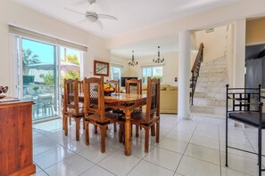 Dining - Luxury 3 bed/3 bath villa with private pool in the picturesque village of Peyia  (peyia)