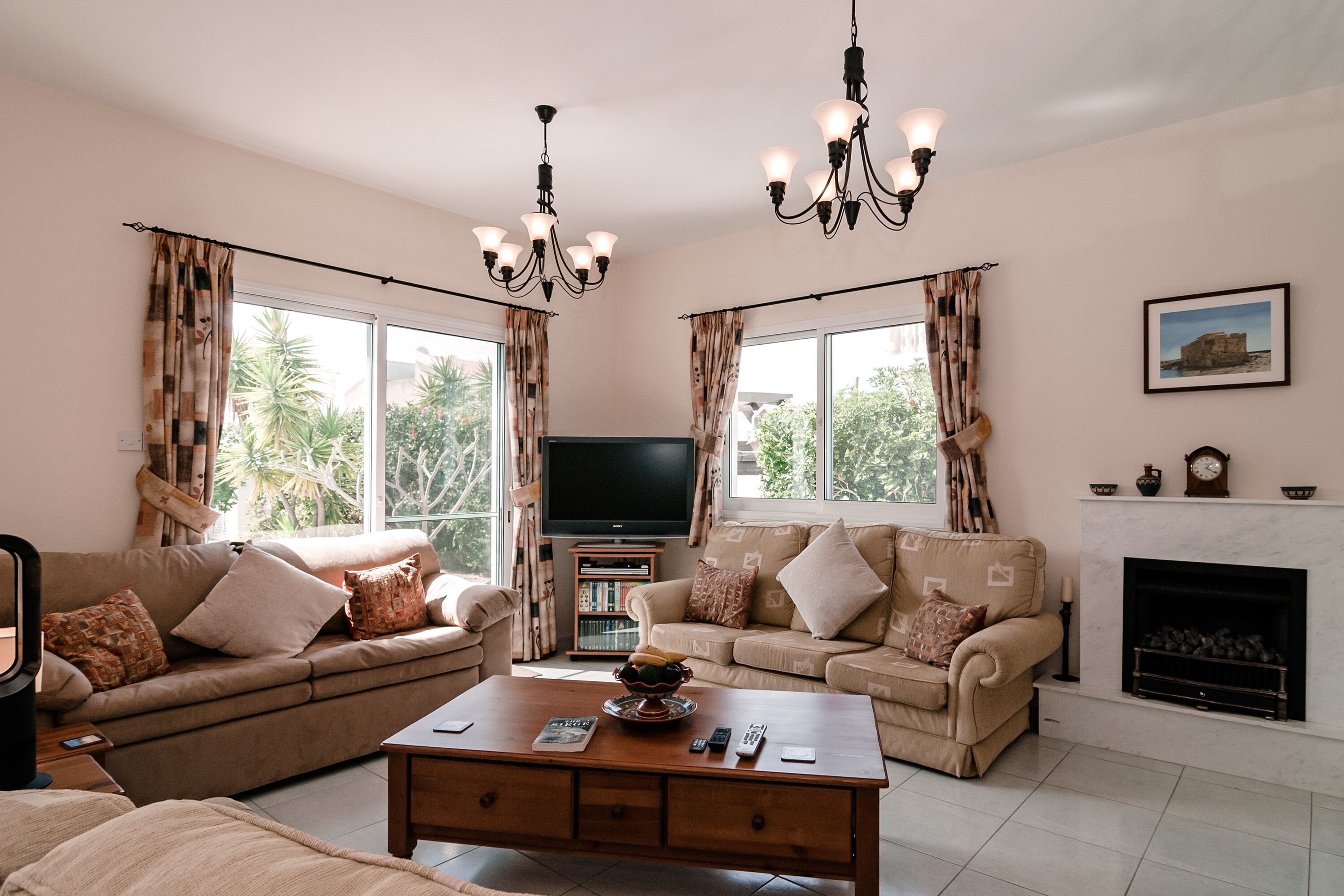 Smart TV, fireplace, DVD player, books