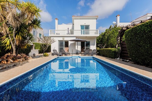 Luxury 3 bed/3 bath villa with private pool in the picturesque village of Peyia