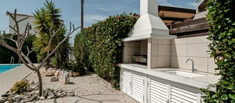 Luxury 3 bed/3 bath villa with private pool in the picturesque village of Peyia 