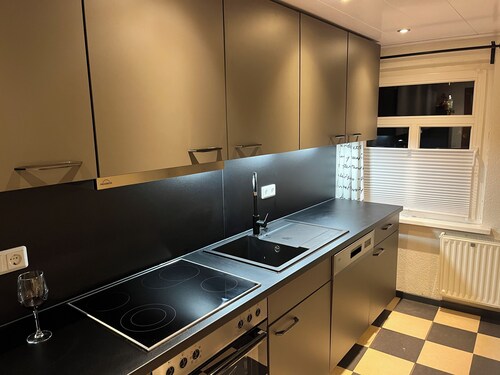 grande, nouvellement maison à colombages rénovée avec garage, animaux acceptés