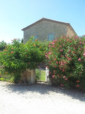 Property grounds - House the 6th sense 6 people 3 bedrooms (Lagnes)