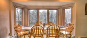 The Racquetball House - Home to the BIGGEST hot tub in Killington!
