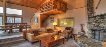 The Racquetball House - Home to the BIGGEST hot tub in Killington! 