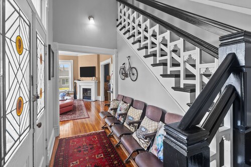 Quaint 4 Bedroom Home Just A Few Blocks To Downtown Lake Geneva