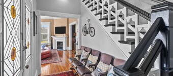 Quaint 4 Bedroom Home Just A Few Blocks To Downtown Lake Geneva