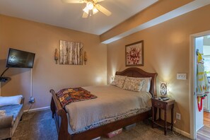 3 slaapkamers, een strijkplank/strijkijzer, gratis wifi, beddengoed