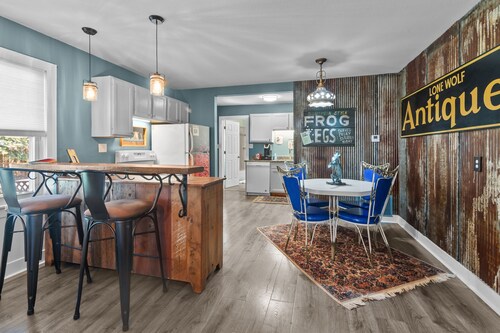 Pedal II - Yksityinen 2 makuuhuoneen huoneisto lähellä kaupunkia ~ Kävele kaikkialla! 