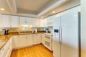 Fridge, microwave, oven, stovetop - Gulf-Front 2BR Beach Escape - Balcony Views (Pensacola Beach)