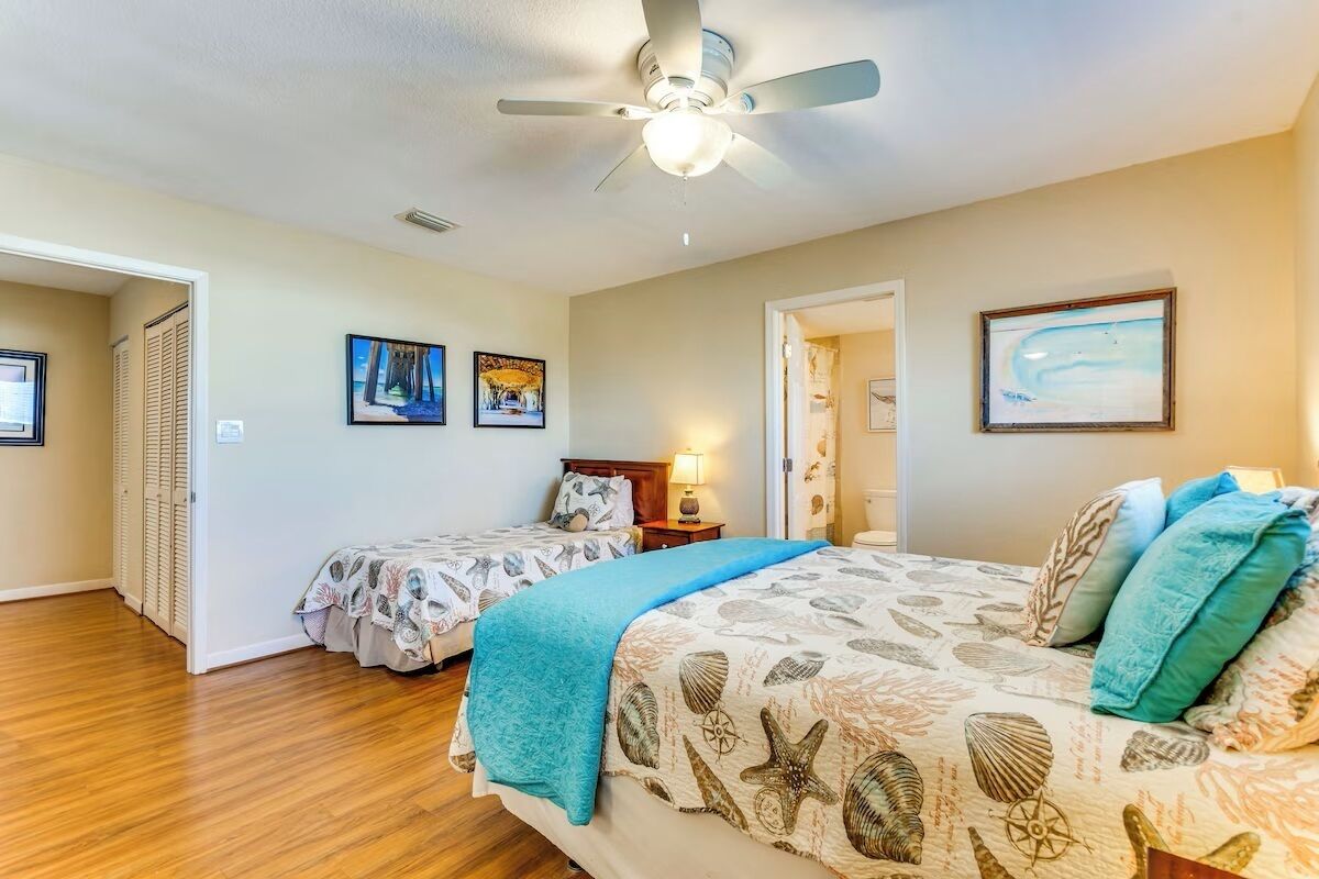 BORDERS at BALCONY 定価5万 ラッフルジャンプスーツ 36 Gulf Front 2BR Condo• 2 Balconies • Panoramic Gulf Views