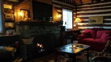 TV connectée, cheminée, jeux vidéo, baby-foot