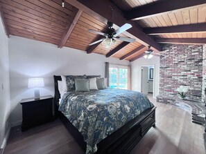 4 bedrooms, iron/ironing board, free WiFi, bed sheets - Beautiful Pool Home; 2 Ensuites,3/4 Mi Walk2Disney (Anaheim)